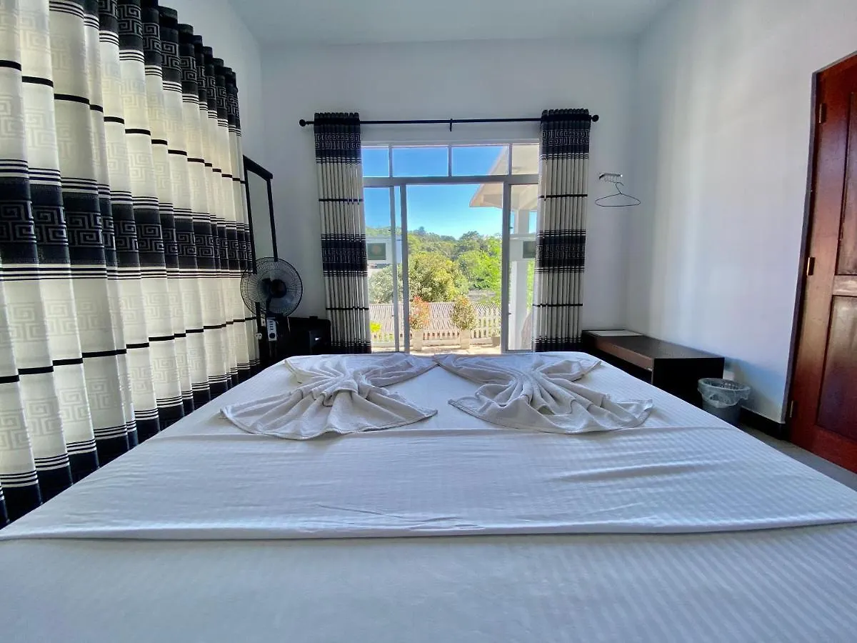 Mountain White Villa By Sunrise 康提