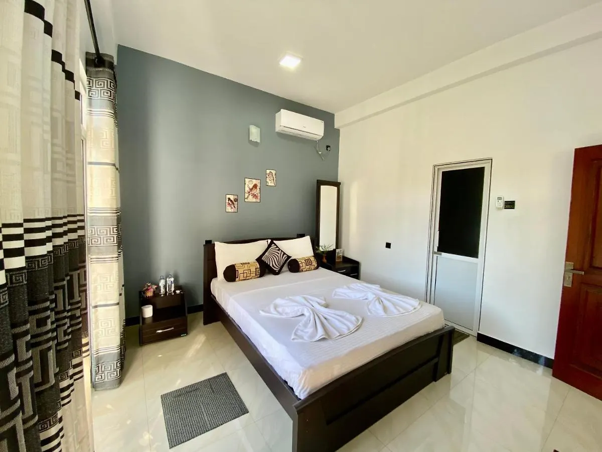 Mountain White Villa By Sunrise 康提